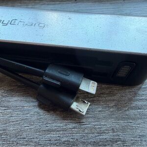 Mycharge - power hub mini bank + built in cables